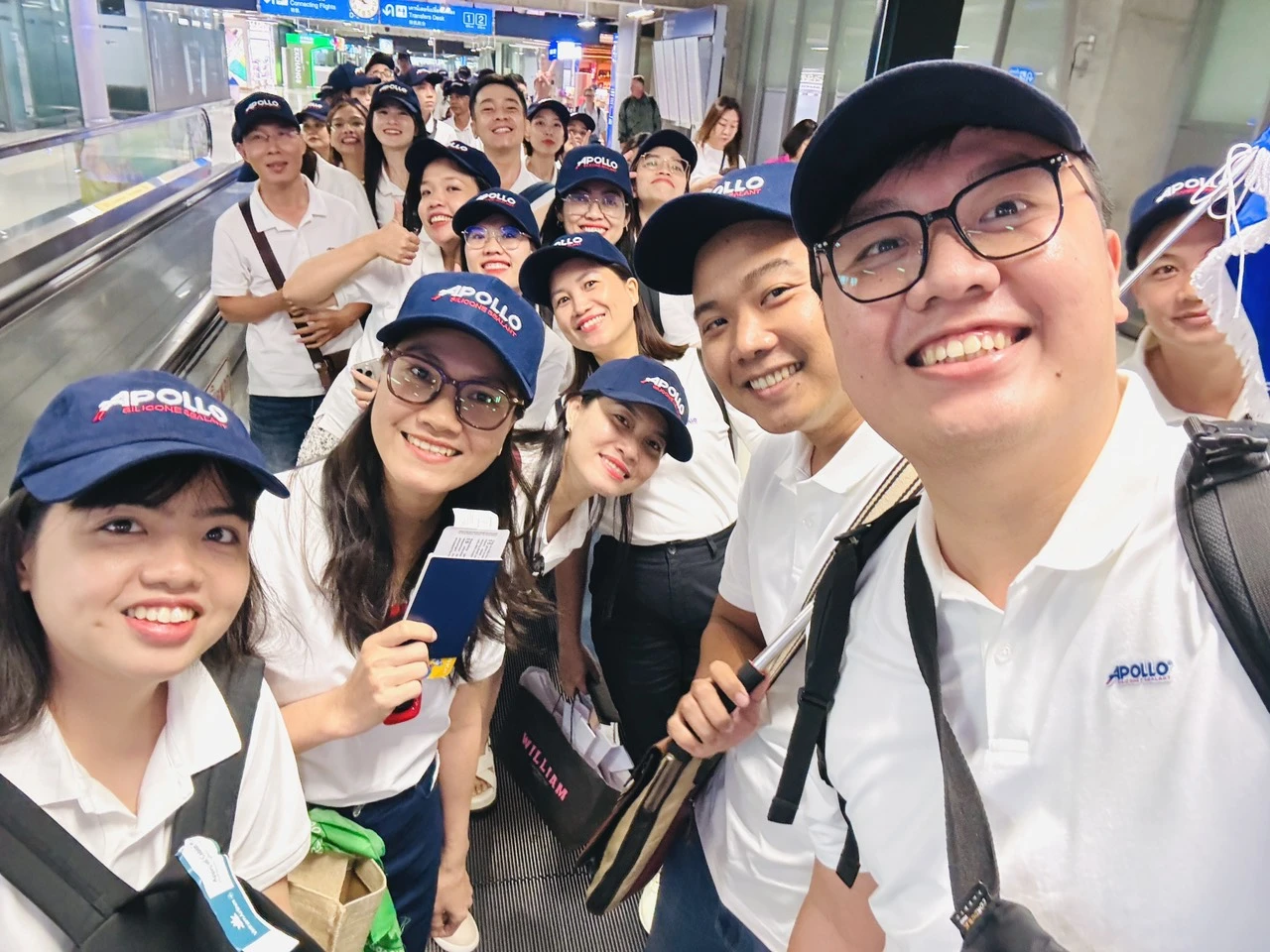 https://static.quochuyanhcorp.vn/18158/2024/Quốc/Companytrip 2024/VP/z5700466059493_2dec3201822b37c281f8d18b5d466e6c.jpg